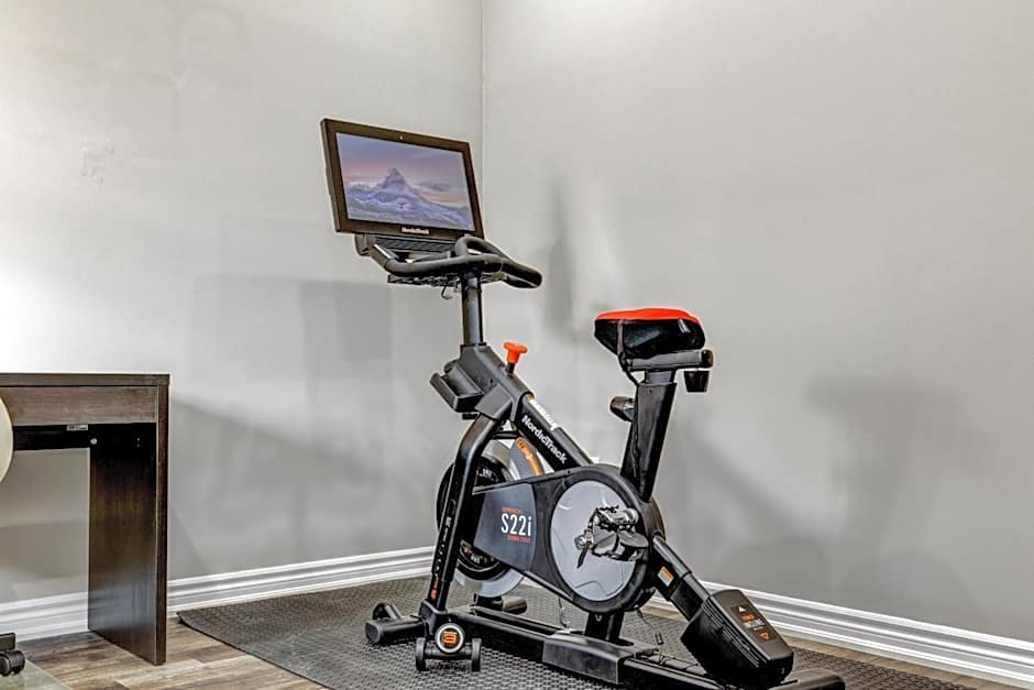 Modern Family Friendly 4BR Home Away From Home