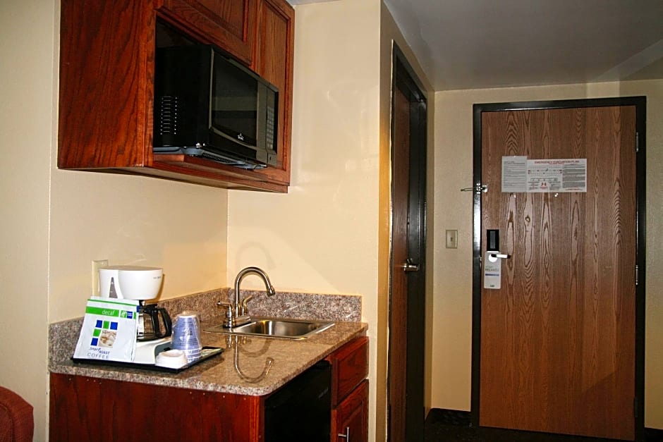 Holiday Inn Express & Suites Greenville, an IHG Hotel