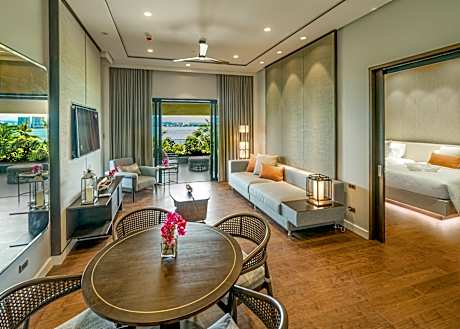 Executive Suite - Beach