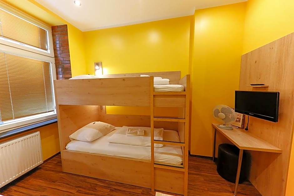 Do Step Inn Home - Hotel & Hostel