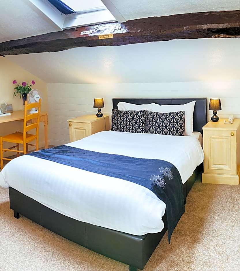 Pymgate Lodge Airport Hotel