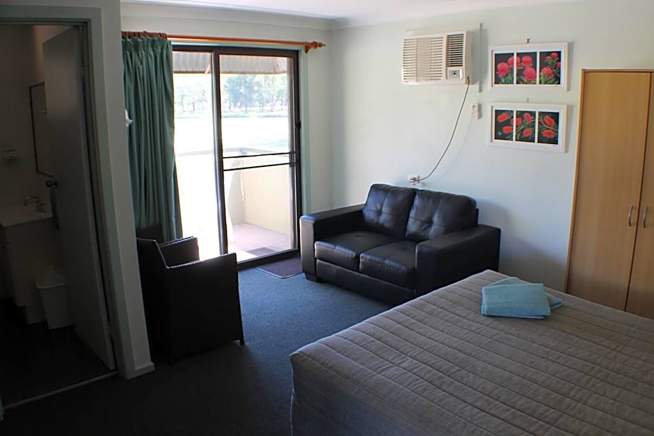 Lake Forbes Motel
