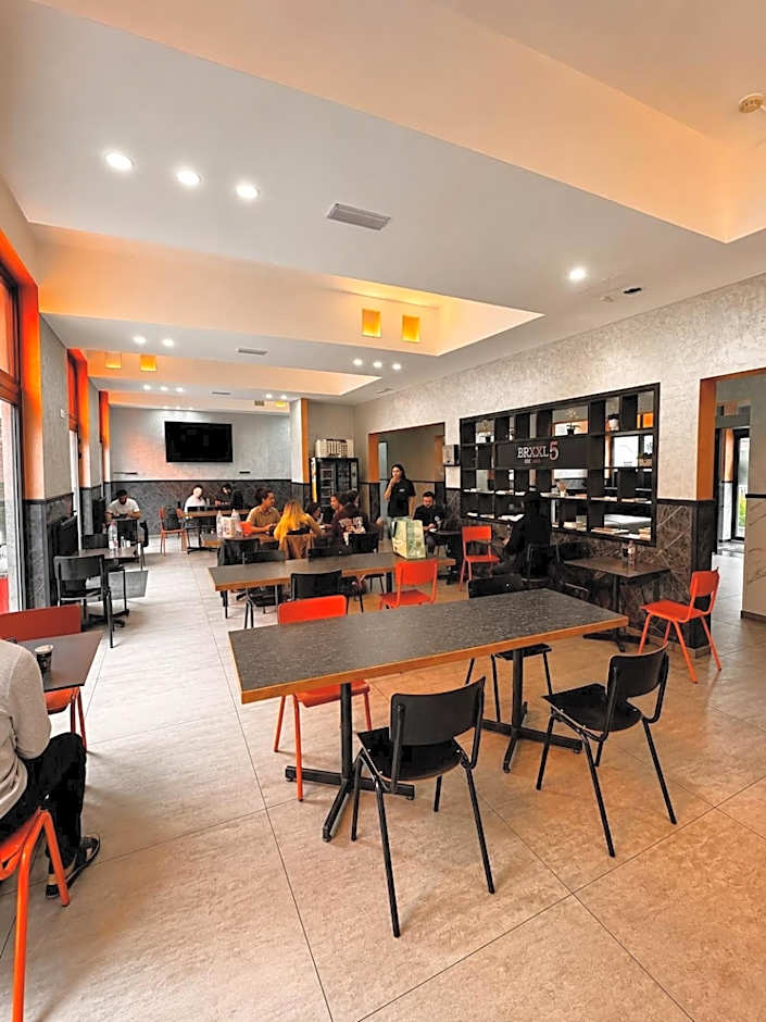 Brxxl 5 City Centre Hostel