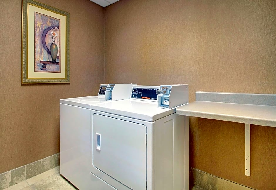 Hampton Inn By Hilton & Suites West Bend