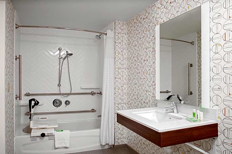 Holiday Inn & Suites Boston Peabody by IHG