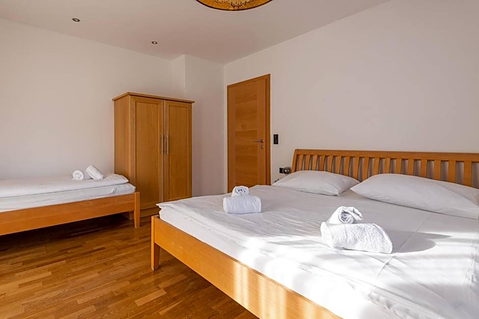 Elinas Mountain Views