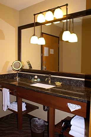 2 Queen Beds, Non-Smoking, Microwave And Refrigerator, Lake Front, Balcony, No Pets Allowed, Full Br