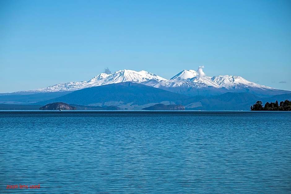 Twin Peaks Lakeside Inn