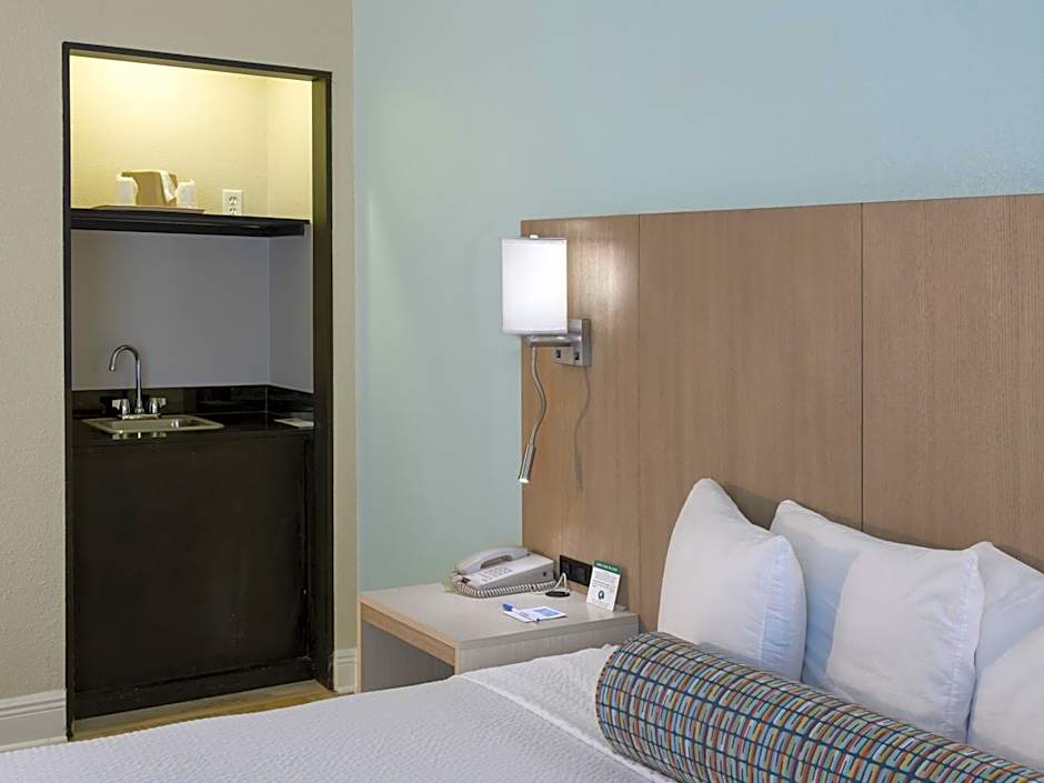 Galleria Palms Hotel