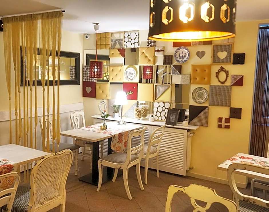 Explorer B&B Old Town Rooms & Apartment #don't be a tourist, be an Explorer!