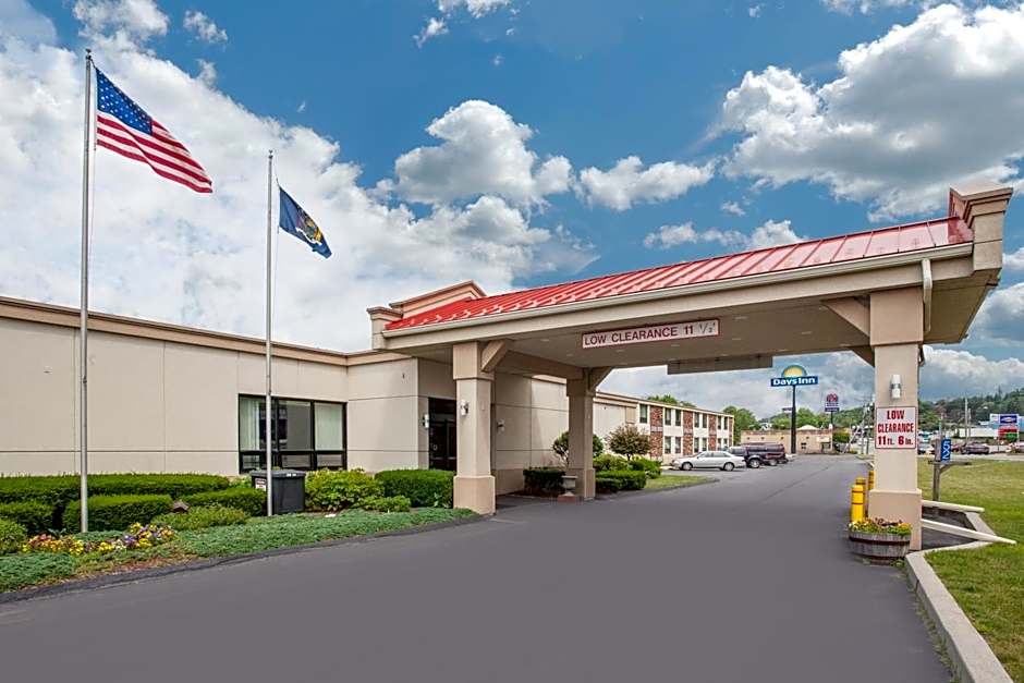 Days Inn by Wyndham Liberty