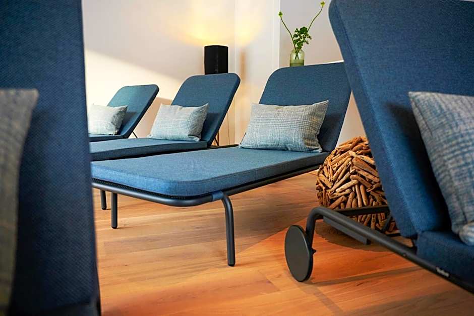 Wellness und Brunch Hotel MorgenZeit beheizter Naturpool mit Sandstrand Genuss Frühstück bis 13 Uhr Hochkönig Sommercard