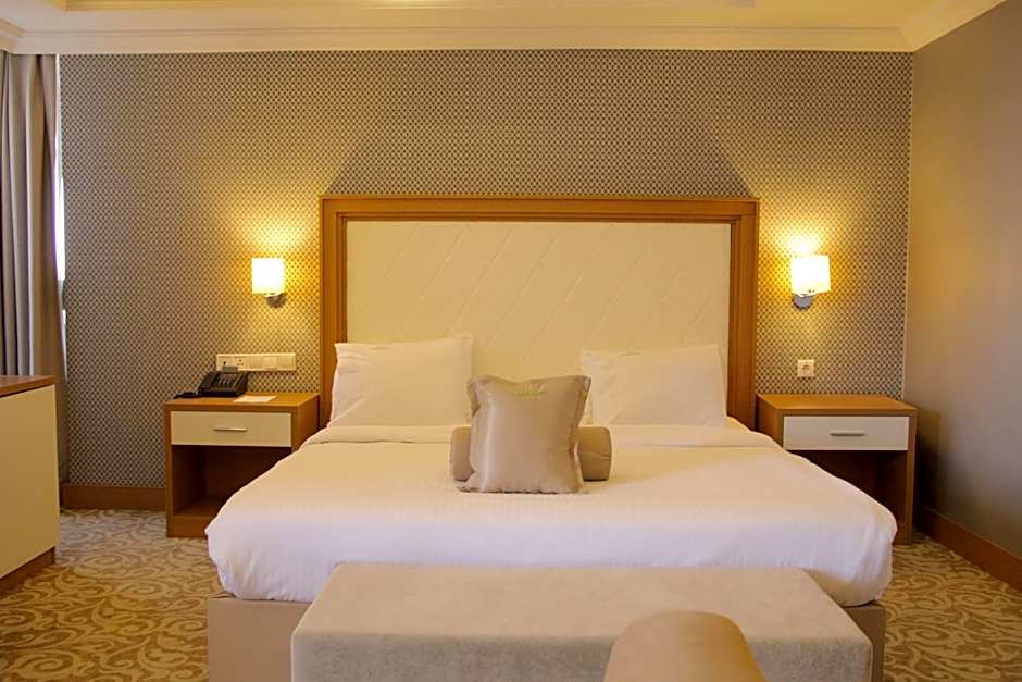 Momona Hotel.