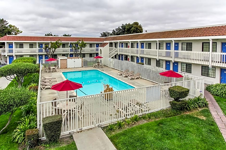 Motel 6-Salinas, CA - North Monterey Area