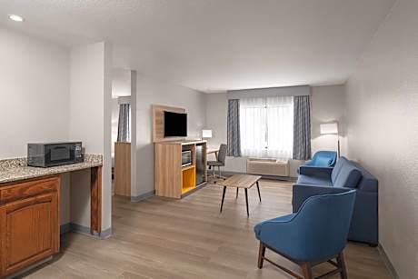 King Suite - Non-Smoking