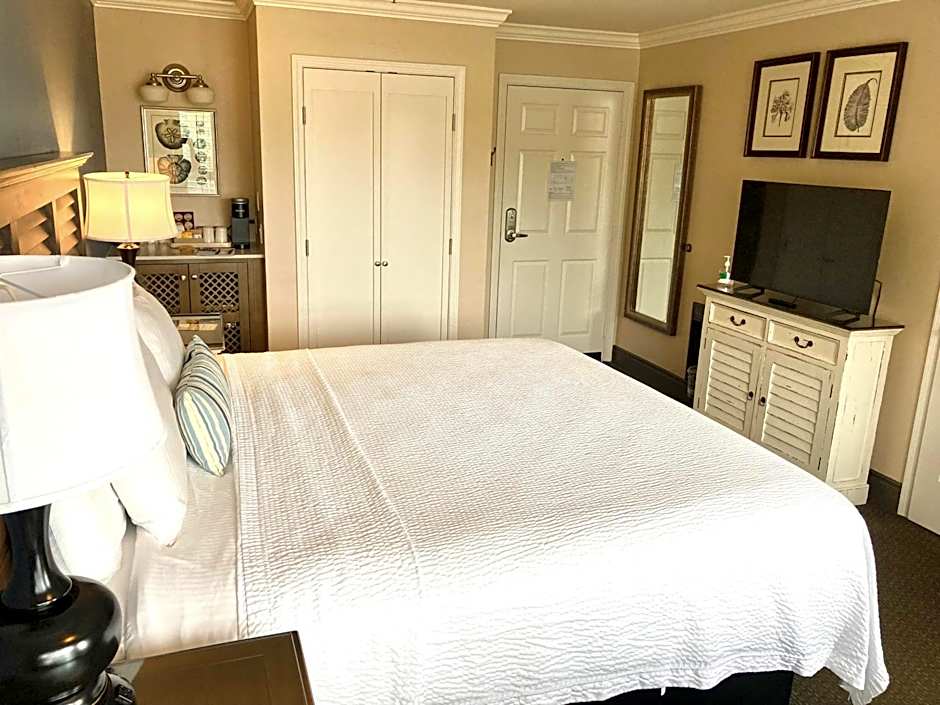 Sand Pebbles Inn