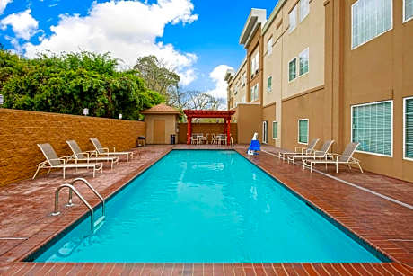 La Quinta Inn & Suites by Wyndham Lake Charles-Westlake