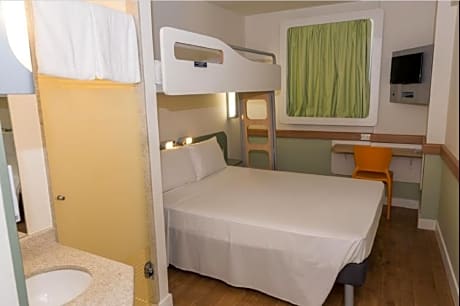 Standard apartment with 1 double bed and 1 extra bed