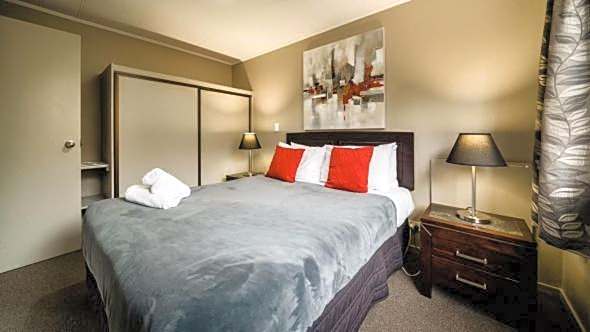 Lakes Edge Holiday Park