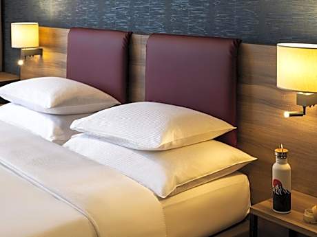 Modern, Elegant And Spacious Upper-Floor Family Suite