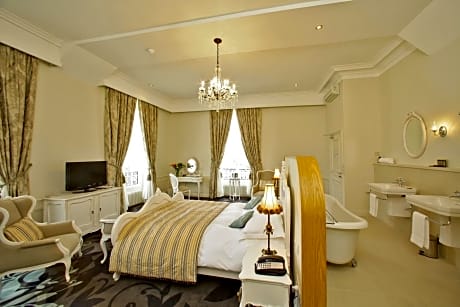Deluxe Double Room with Countryside View