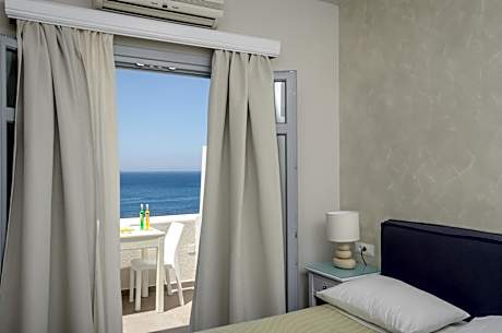 Double or Twin Room with Sea View