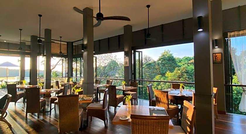 Ambong Pool Villas - Private Pool