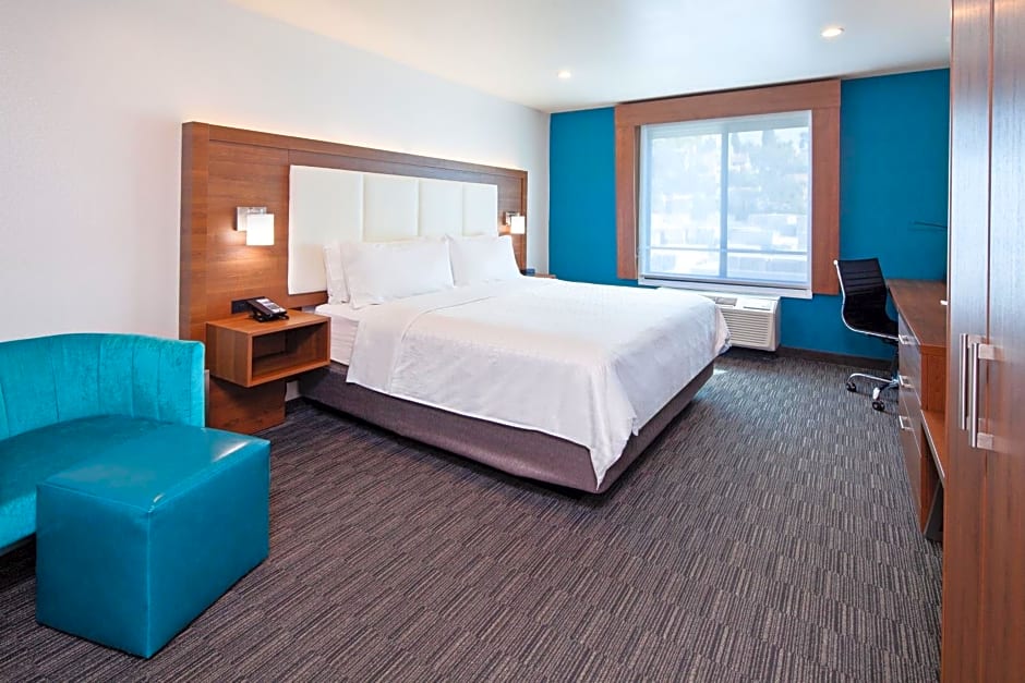 Holiday Inn Express Hollywood Walk of Fame, an IHG Hotel