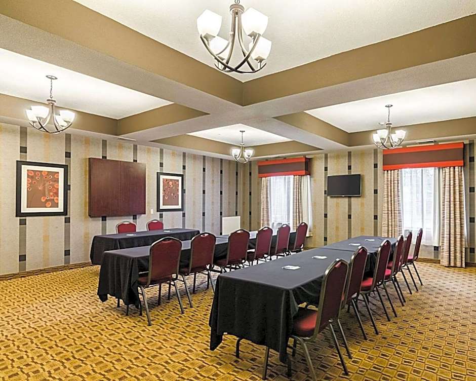 Comfort Inn & Suites Lawrence