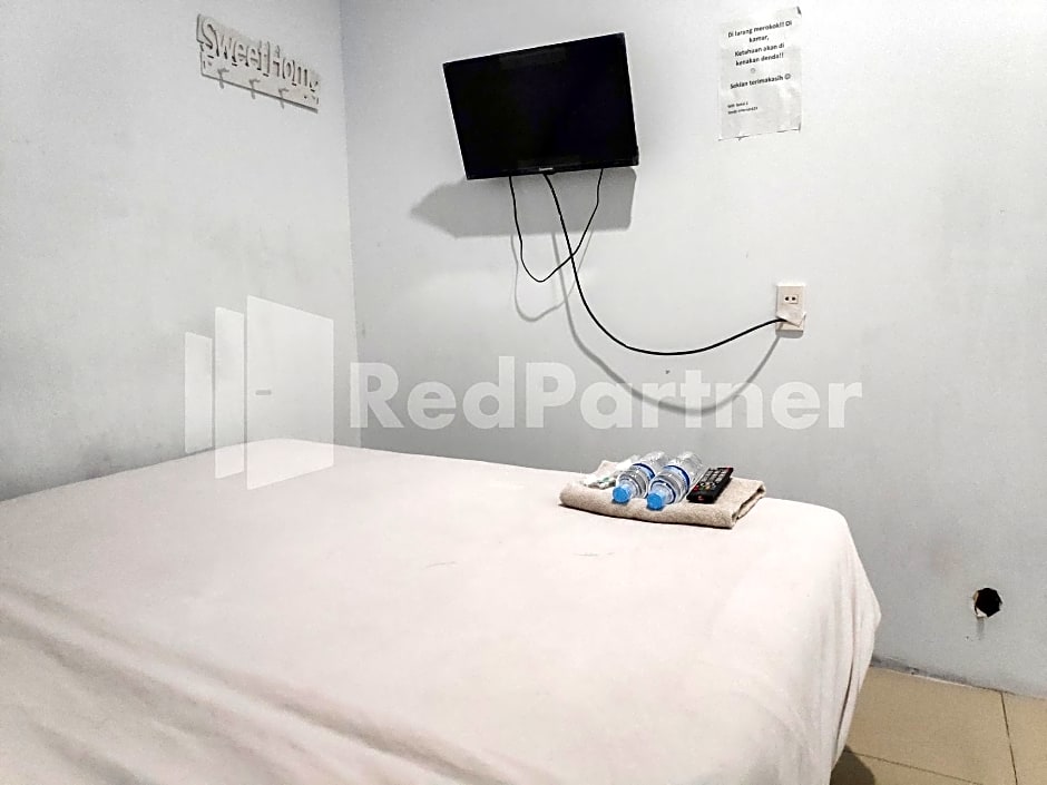 Ada Guest House near RS Methodist Medan RedPartner