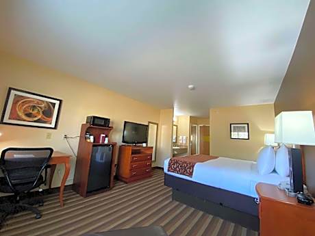 1 King Bed, Non-Smoking, Wireless High-Speed Internet, Business Plus Room, Full Breakfast