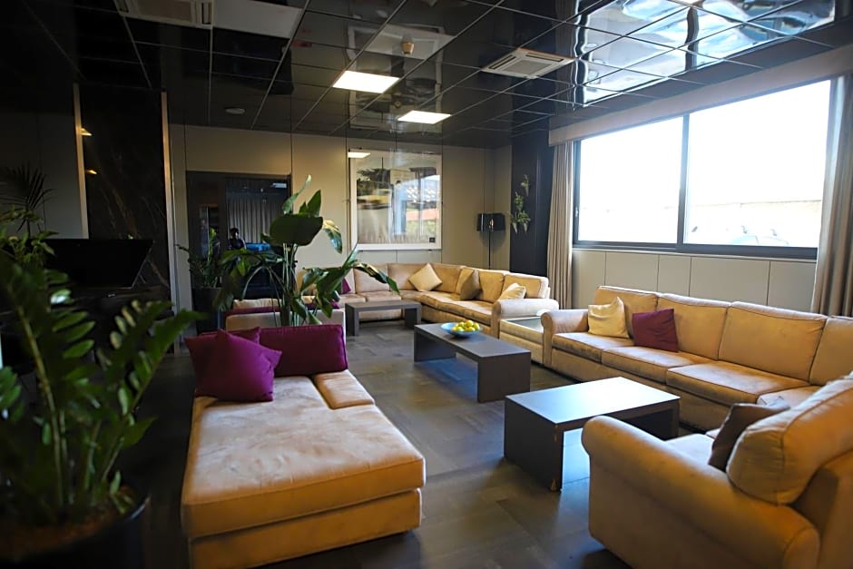 Tiby Hotel