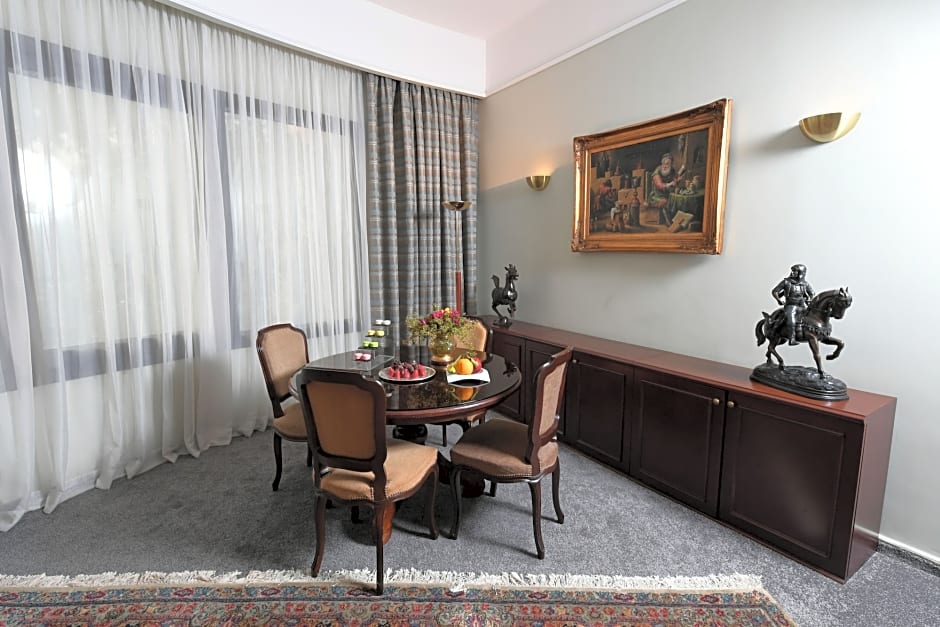 Le Bristol Hotel