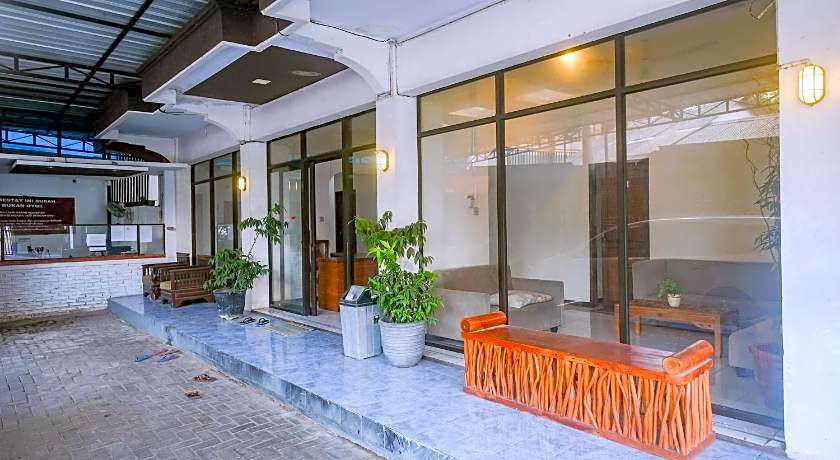 OYO 2519 Mayang Garini