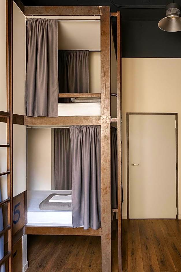 Black Swan Hostel Sevilla