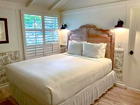 Deluxe Queen Room