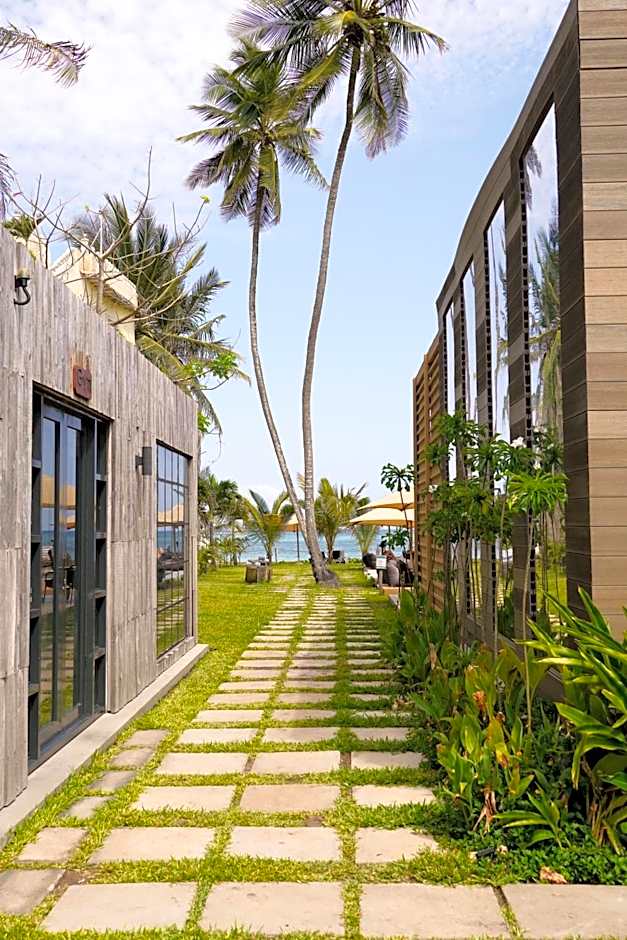 LalaGalu - Beachfront EcoCabins