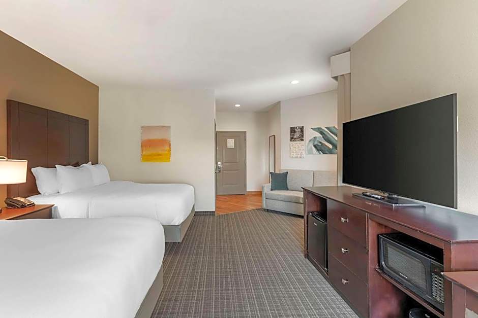 Comfort Inn & Suites Verona at Turning Stone Resort Casino