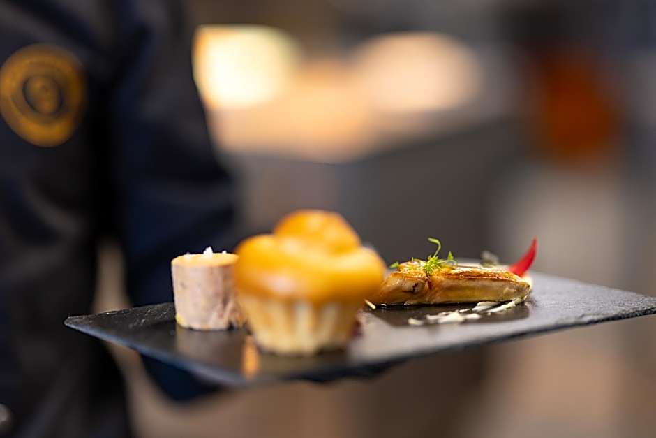 Le Coucou Hotel Restaurant & Lounge-Bar