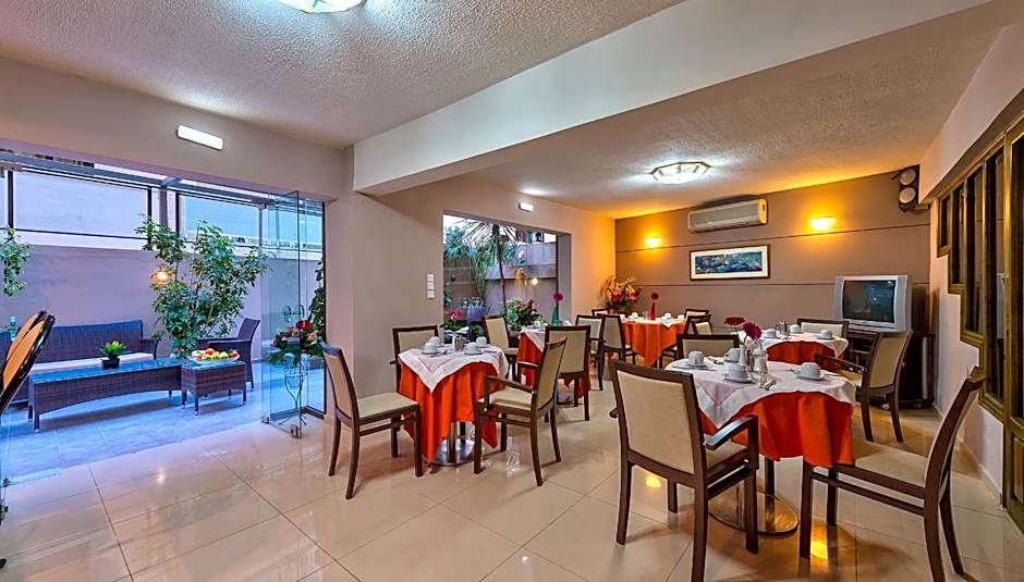 Leonidas Hotel & Apartments