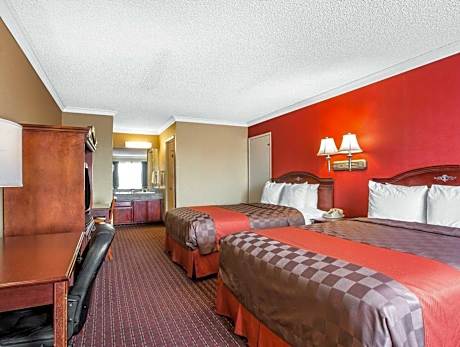 2 Queen Beds, Smoking