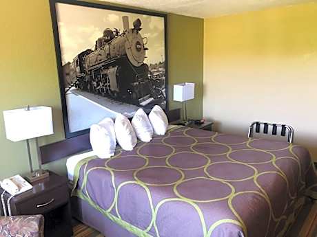 Queen Room - Disability Access/Smoking