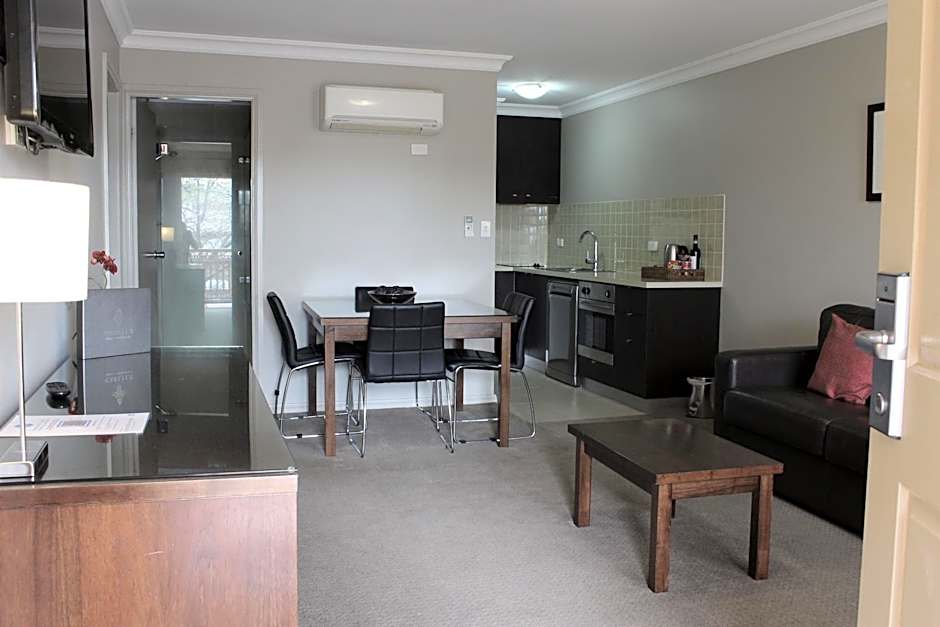 Carlyle Suites & Apartments
