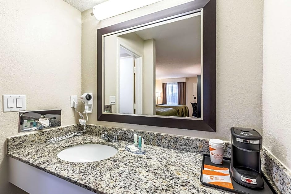 Quality Inn Palm Beach International Airport