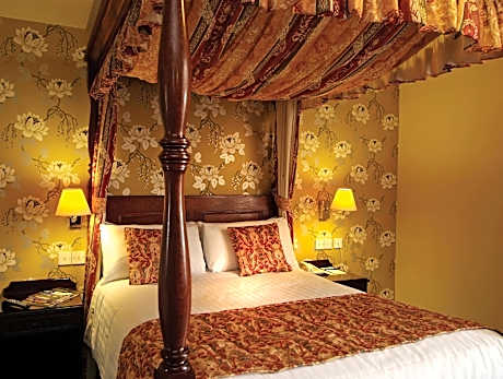 Four Poster Room