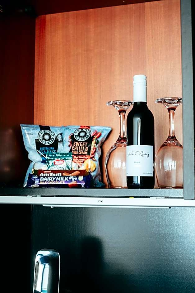 Ramada by Wyndham Diplomat Canberra