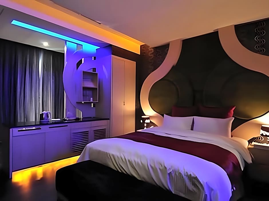 One Plus One Hotel