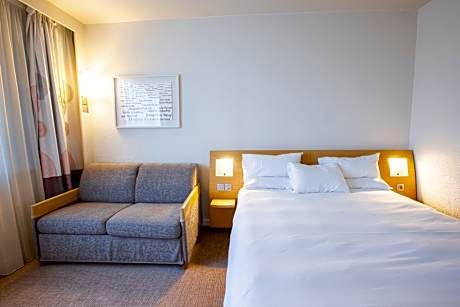 DOUBLE ROOM