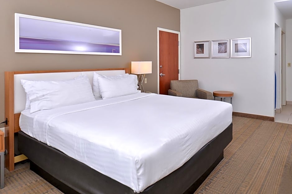 Holiday Inn Express and Suites New Orleans Airport, an IHG Hotel
