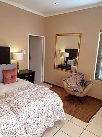 Twin Room with Private Bathroom
